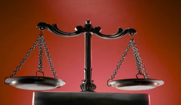 Between Business Law vs Corporate Law